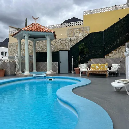 Pool Private *